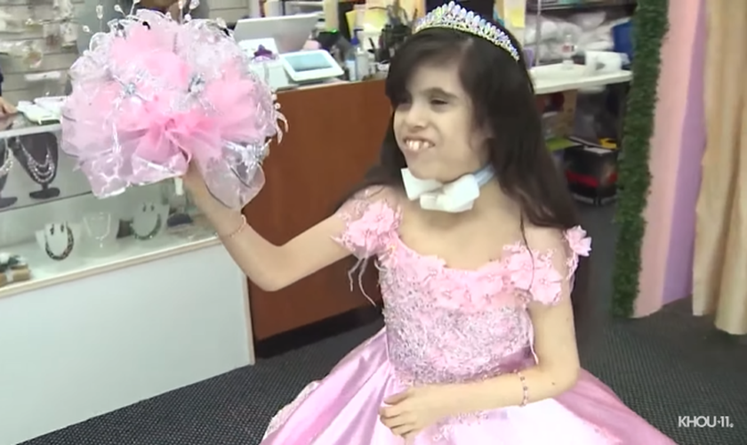 Genesis Tamez sobreviveu e superou suas dificuldades de saúde. (Foto: Reprodução/YouTube/KHOU 11).
