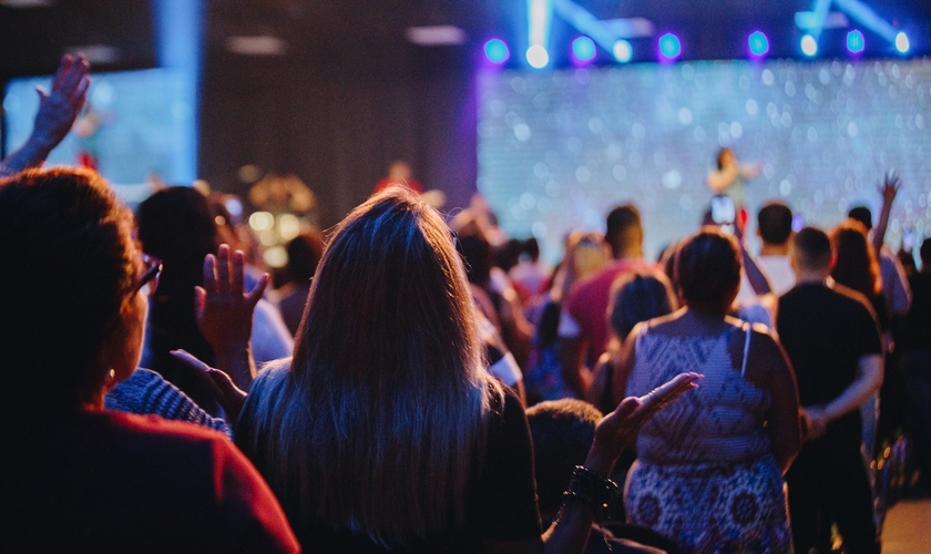 Imagem ilustrativa de culto na Igreja Batista Atitude, Rio de Janeiro. (Foto: Yuri Figueiredo/Unsplash)