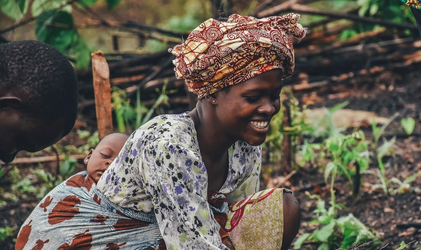 A mulher pediu oração após ultrapassar os 12 meses de gravidez sem ter dado à luz. (Foto: Imagem ilustrativa/Unsplash/Annie Spratt).
