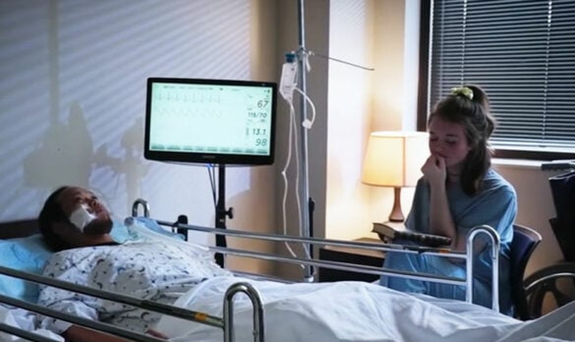 Drew Anderson no hospital. (Foto: Reprodução/God TV)