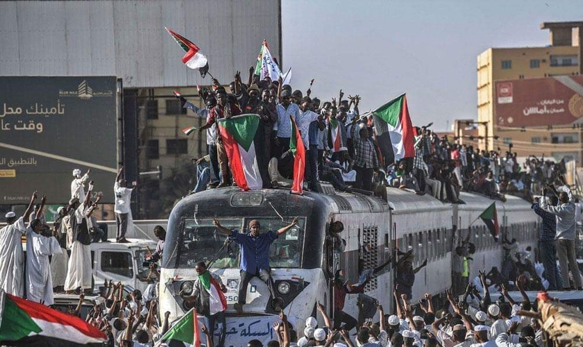 Sudaneses protestam em ruas do Sudão. (Foto representativa: Wikimedia Commons)