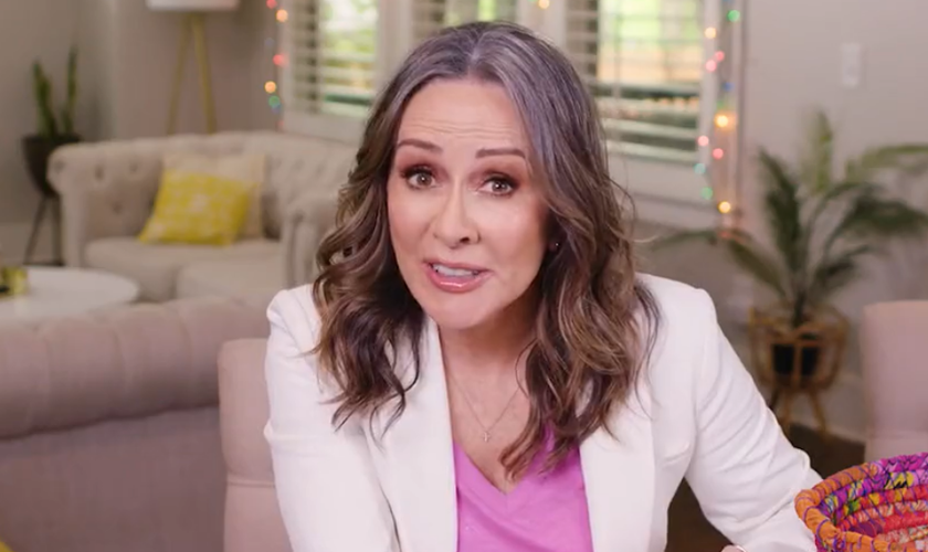 Patricia Heaton conta aos fãs que pela primeira vez na vida ela leu a Bíblia inteira em um ano. (Foto: Twitter/Patricia Heaton)