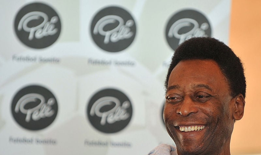 Charlston Soares revelou que Pelé voltou para Jesus nos últimos meses de vida. (Foto: Wikimedia Commons/Marcello Casal Jr./Agência Brasil).