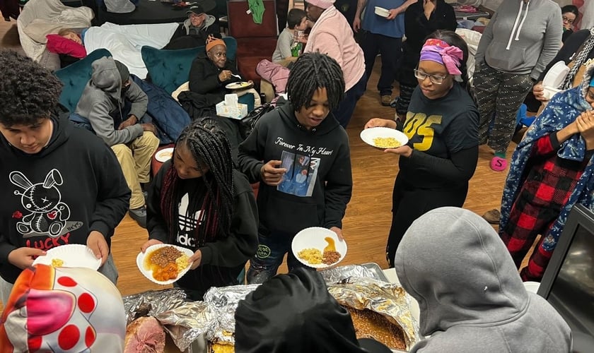 A Spirit of Truth Urban Ministry abrigou mais de 100 pessoas, em Buffalo. (Foto: Cortesia de Al Robinson/CNN).