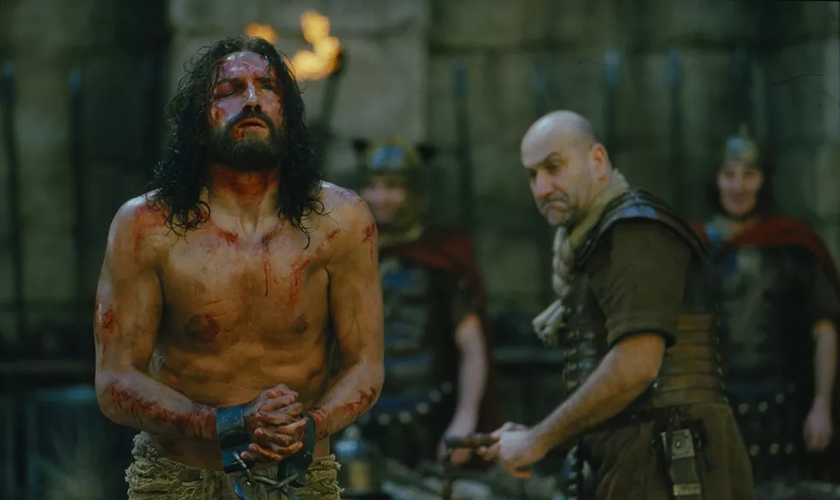 Jim Caviezel e Dario D'Ambrosi em “A paixão de Cristo” (2004). (Foto: Divulgação).