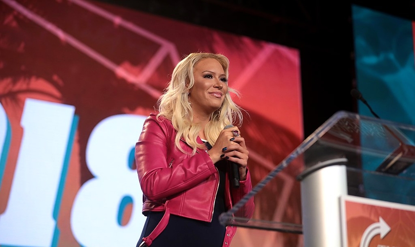 Kaya Jones em um evento estudantil na Flórida. (Foto: Gage Skidmore/ Wikimedia Commons)
