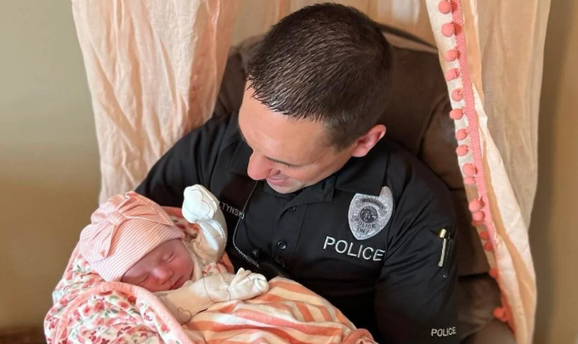 Bruce Faltynski com sua filha adotada, Myah. (Foto: Reprodução WDRB/Cedida por Shelby Faltynski