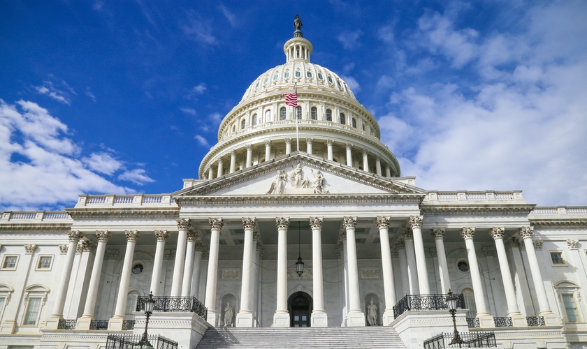 Quase 88% dos membros do Congresso se identificam como cristãos. (Foto: Unsplash/Luís Velázquez).