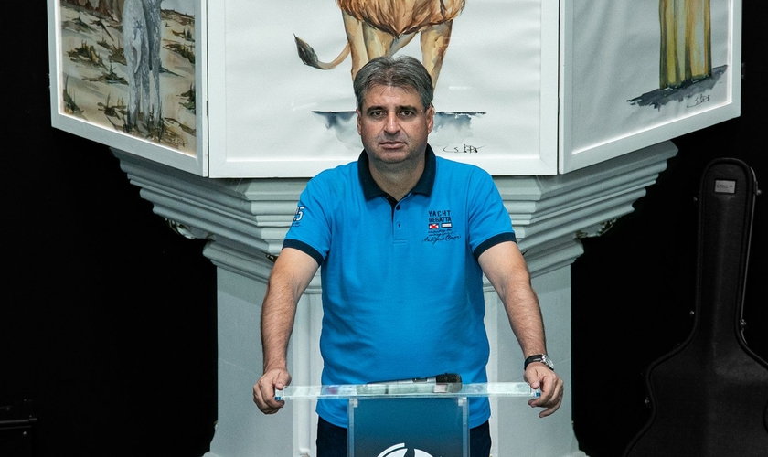 Pastor Elias Caetano, líder da Missão Cristã Portuguesa em Jersey. (Foto: Marcos Paulo Correa/Guiame)