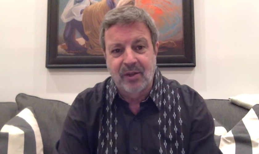Kris Vallotton em entrevista ao ‘The Daily Signal Podcast’. (Captura de tela/YouTube/The Daily Signal)