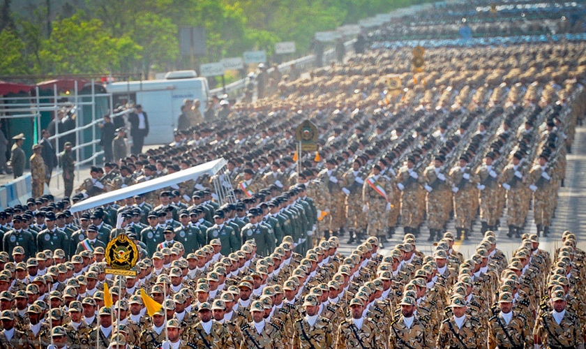 Soldados e pilotos do Exército da República Islâmica do Irã . (Foto: Wikimedia Commons)