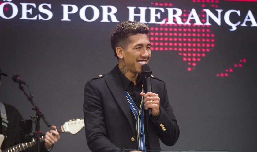 Roberto Firmino atua como evangelista em uma igreja na Inglaterra. (Foto: Instagram/Manah Church Manchester).