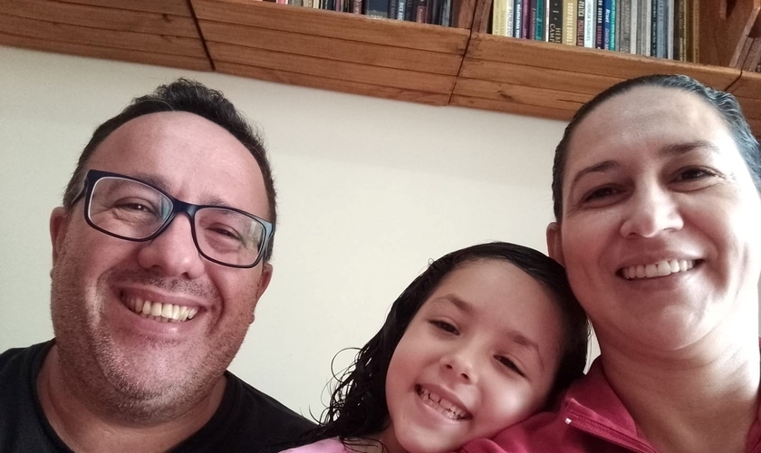 Isabele Firmino, filha do pastor Sérgio Fermino, morreu aos 7 anos. (Foto: Facebook/Sergio Luis Fermino).