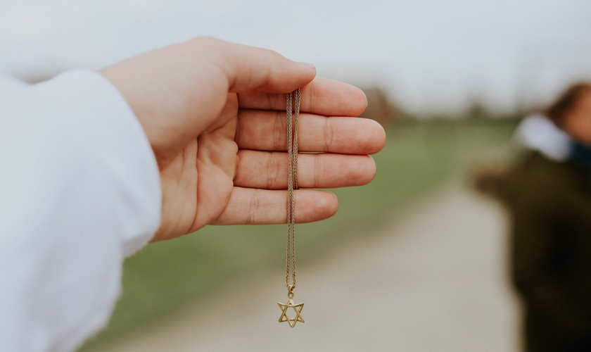 Sobreviventes do Holocausto são considerados ‘heróis’. (Foto ilustrativa: Benny Rotlevy/Unsplash)