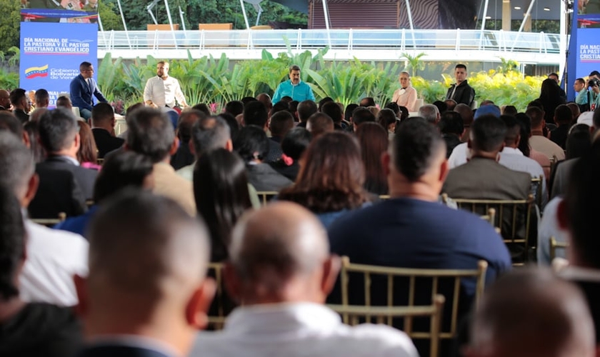 O presidente Nicolás Maduro em encontro com os líderes do Movimento Cristão Evangélico da Venezuela. (Foto: Prensa Presidencial/Milagros Nuñez)
