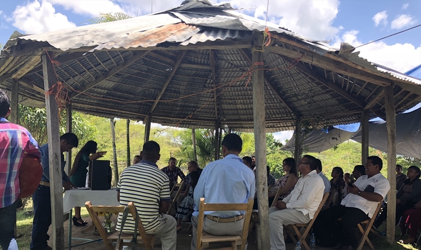 Cristãos mexicanos participam de culto após serem expulsos de suas comunidades. (Foto: Portas Abertas)