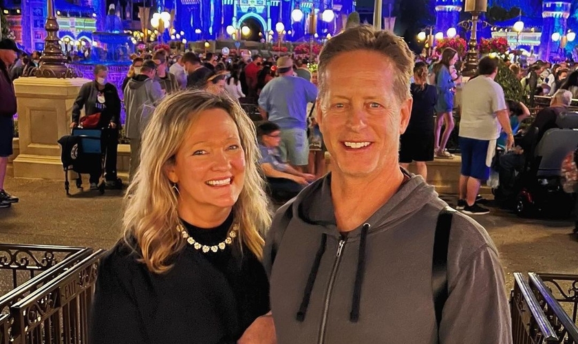 Após relutar, Karen Kingsbury teve um encontro com Deus e se casou com Don. (Foto: Instagram/Karen Kingsbury).