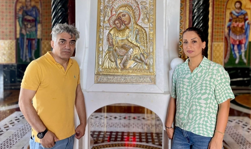 Petros e sua esposa Shiva. (Foto: Reprodução/Cortesia de Sat-7 EUA)
