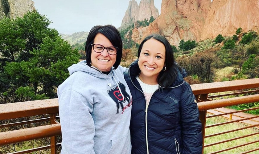 Adotada por uma família cristã, Claire perdoou sua mãe biológica, Tonya Glasby. (Foto: Arquivo pessoal Claire Culwell)