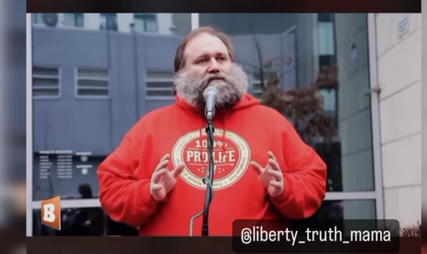 Mark Roepke, adotado por uma família cristã, defendeu o direito à vida na Marcha pela Vida. (Foto: Reprodução/Instagram/Jess Cass).
