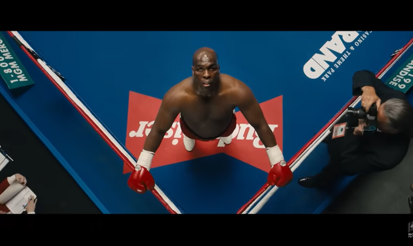 “Big George Foreman” vai contar a trajetória do atleta até ele se tornar um pregador. (Foto: Reprodução/YouTube/Sony Pictures Entertainment).