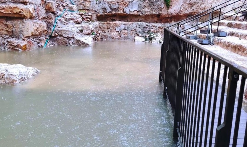 As antigas piscinas do rei Herodes se encheram após as fortes chuvas que atingiram Israel. (Foto: Museu da Torre de David).