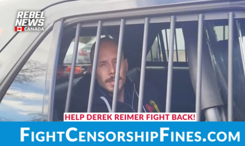 Derek Reimer foi acusado de perturbação por protestar em evento drag. (Foto: Reprodução/Twitter/Rebel News).