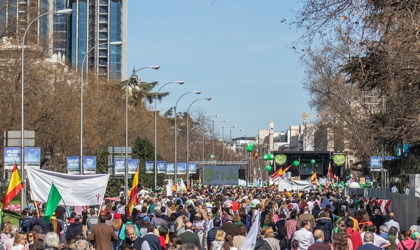 Os manifestantes saíram às ruas de Madri para defender a vida desde seu início. (Foto: Twitter/Javier Ortega Smith).