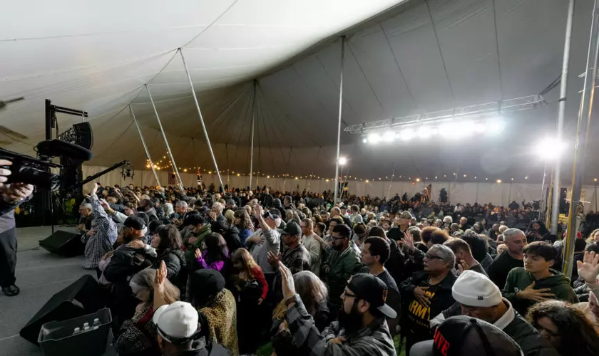 A cruzada de Mario Murilo alcançou os perdidos em Bakersfield. (Foto: Mario Murillo Ministry).