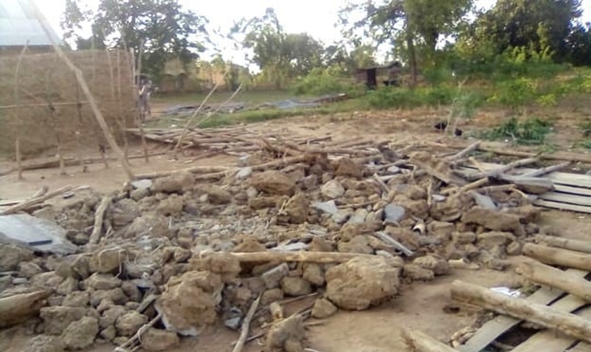 Igreja destruída em 15 de março de 2023 na vila de Kigulu, distrito de Mayuge, Uganda. (Foto: Reprodução/Morning Star News)