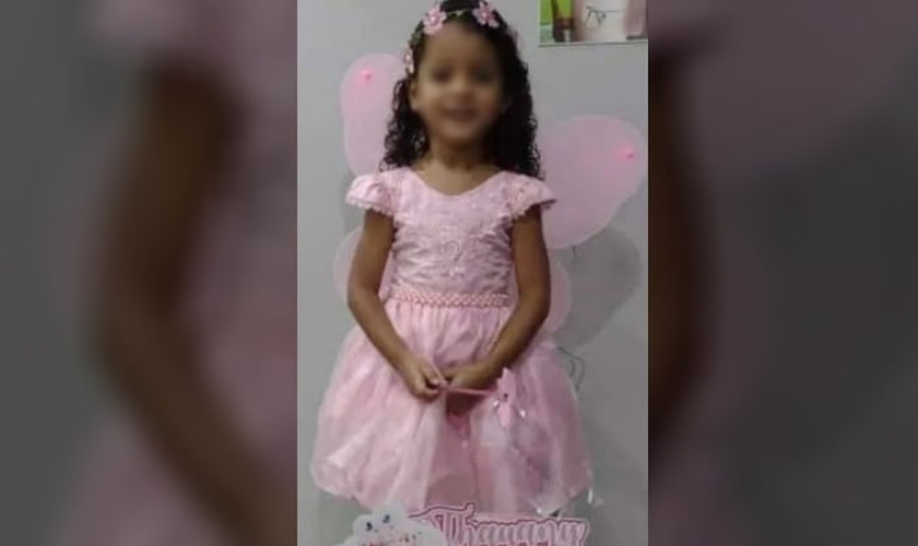 Menina de cinco anos vítima de bala perdida. (Foto: Reprodução/G1)