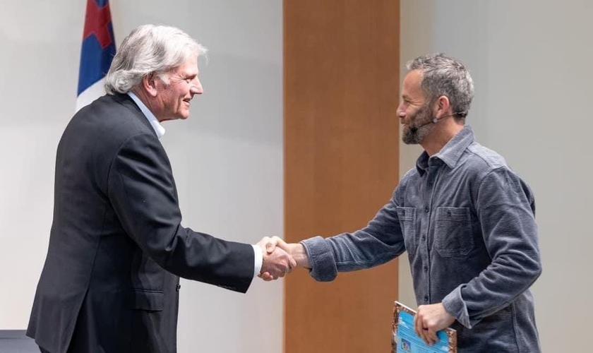 Pastor Franklin Graham e Kirk Cameron. (Foto: Reprodução/Twitter Franklin Graham)