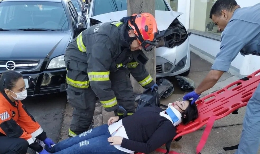 A cristã Andréia da Silveira, de 44 anos, escapou de um carro desgovernado em alta velocidade. (Foto: Cedida/G1).