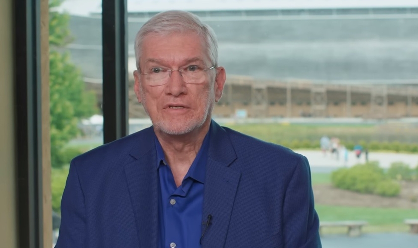 Ken Ham, apologista cristão conhecido por seu famoso blog “Answers in Genesis”. (Foto: Reprodução/YouTube/Ken Ham)