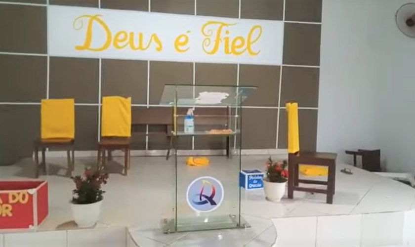 Dois criminosos tentaram roubar o equipamento de som de uma congregação da Assembleia de Deus. (Foto: Reprodução/YouTube/Rondo Notícias).