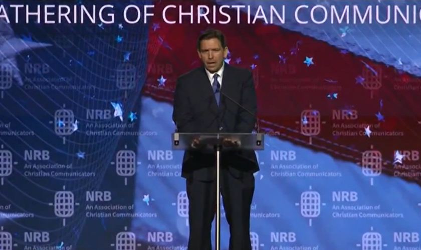 DeSantis promete proteger a família religiosa na National Religious Broadcasters. (Captura de tela/Fox News)