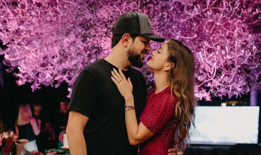 O cantor Sorocaba e sua esposa, Biah Rodrigues. (Foto: Reprodução/Instagram/Biah Rodrigues)