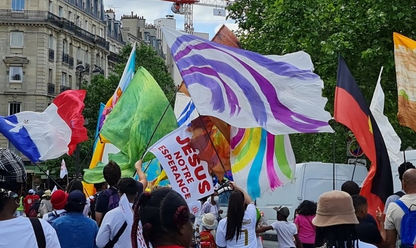 Milhares marcharam para Jesus em Paris. (Foto: Twitter/Marche Pour Jésus 34)