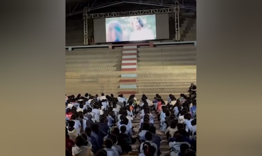 3 mil órfãos assistiram “The Chosen” em Madagascar. (Foto: Reprodução/Instagram/The Chosen).