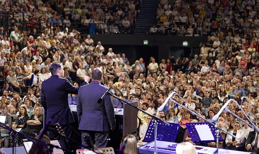 Mais de 19 mil pessoas se reuniram para ouvir o Evangelho pregado por Will Graham. (Foto: Billy Graham Evangelistic Association).