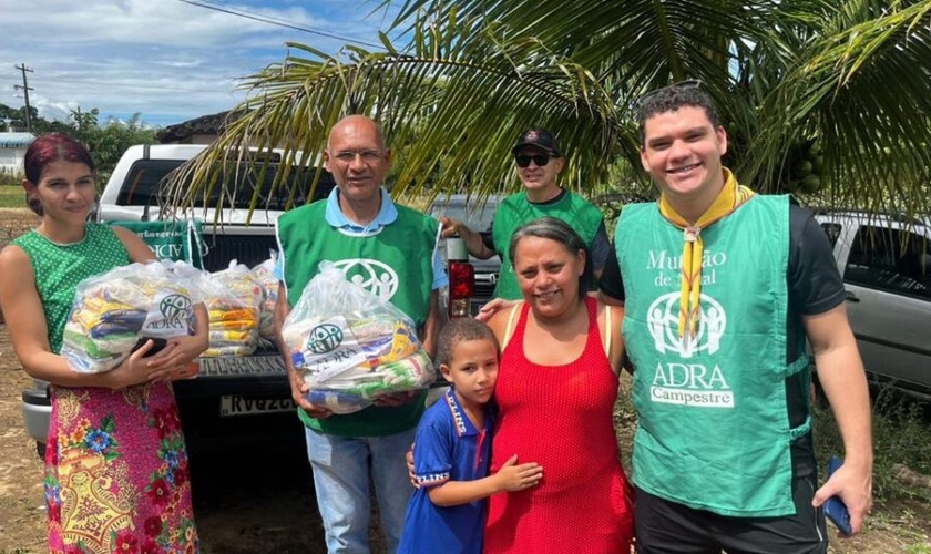  Famílias recebem auxílio de projeto cristão. (Foto: Reprodução/Notícias Adventistas/Rebbeca Ricarte)