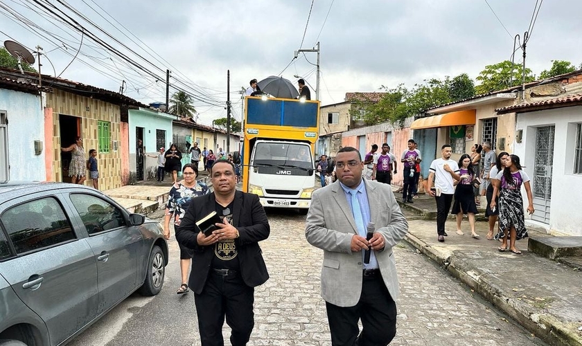 Os cristãos realizaram uma caminhada evangelística com trio elétrico em Franco Jatobá. (Foto: Instagram/SEMADEAL).