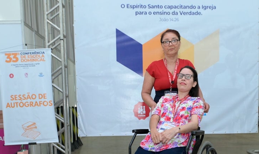 Roberlene Barbosa nasceu com Fibrodisplasia Ossificante Progressiva. (Foto: PAD/ HD Foto Studio).