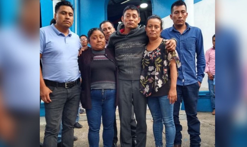 Os cristãos que foram libertados no México. (Foto: Reprodução/Facebook/Alianza de Comunicadores Cristianos)