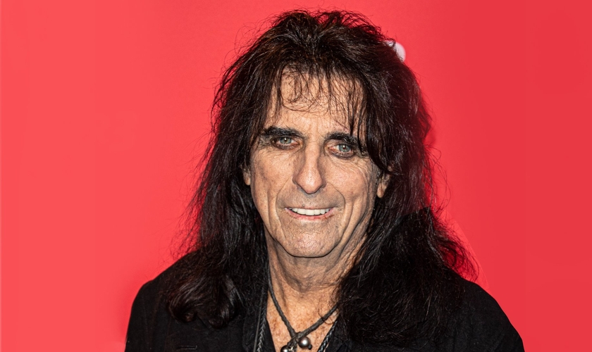 Famoso roqueiro Alice Cooper dá testemunho de vida para jovens