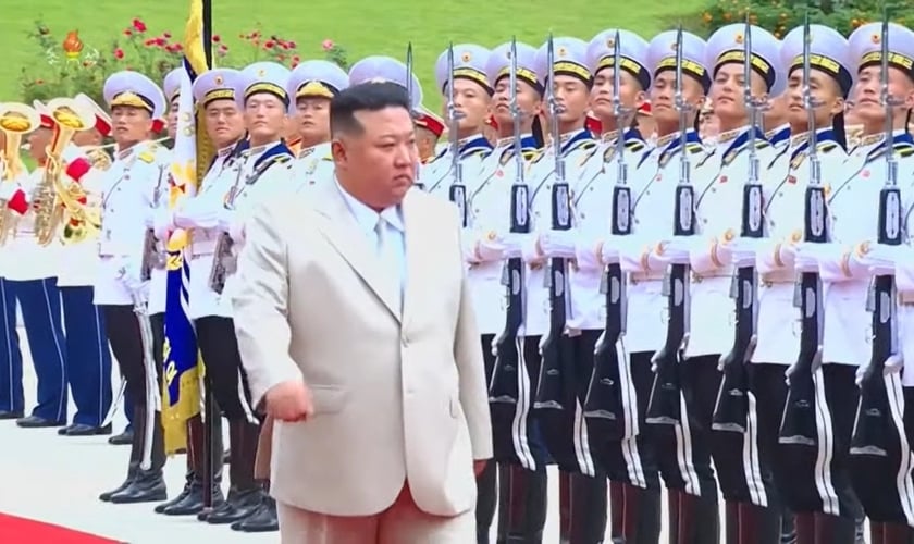 Kim Jong-Un em encontro com a Marinha da Coreia do Norte. (Foto: Captura de tela/YouTube AFP Português)