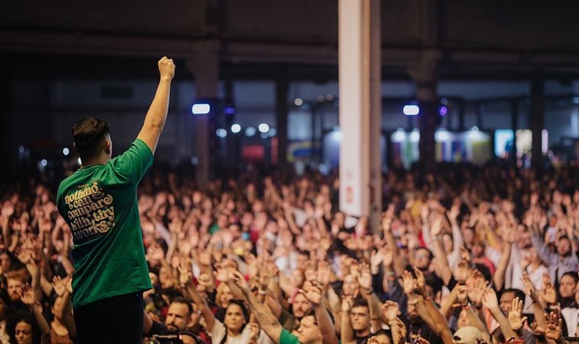 Jovens brasileiros em evento cristão. (Foto: Instagram/Dunamis Movement)