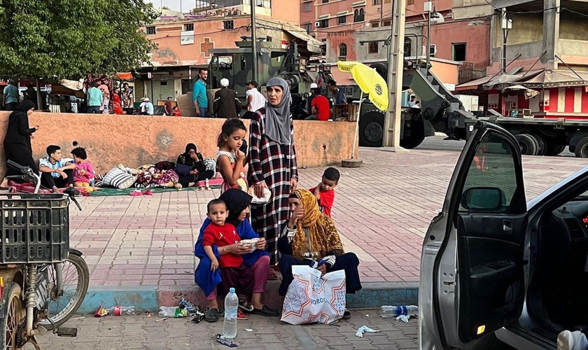 População do Marrocos após o terremoto. (Foto: Instagram/Send Relief)