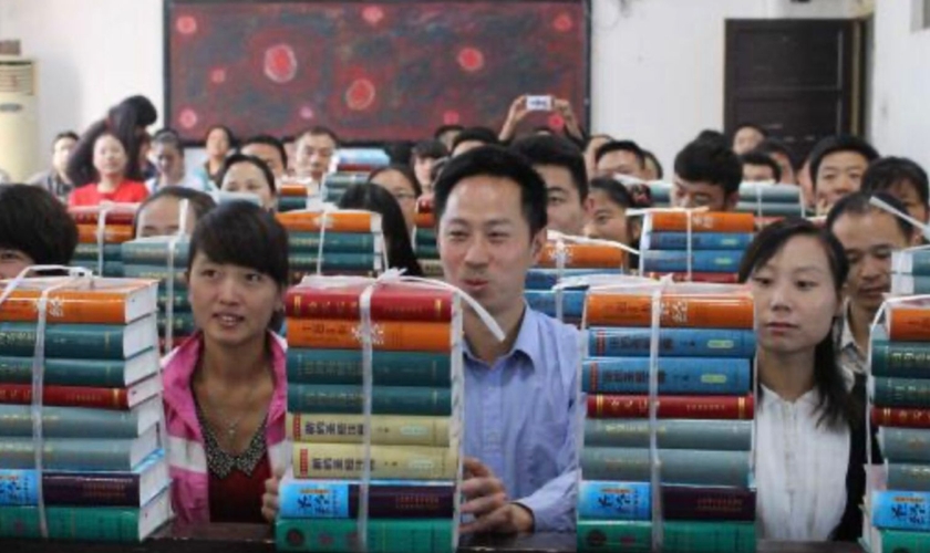 Estudantes da Bíblia na China. (Foto: Andrea Rhodes/Sociedade Bíblica)