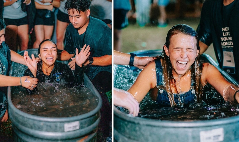 Muitos foram batizados no campus da Texas A&M University. (Foto: Instagram/New Life Young Adults)